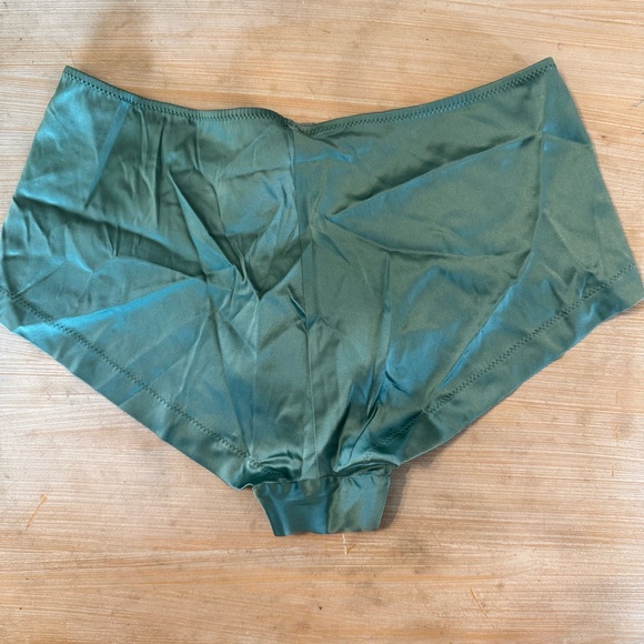 NWT! CARINE GILSON
Sonia Shorty Stretch-silk Satin Brief - Picture 3 of 5